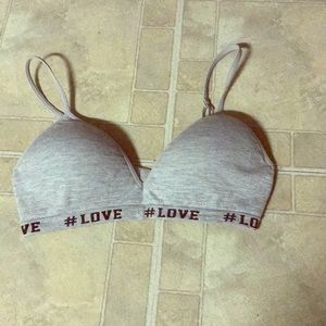 I'm selling a black and gray bra (cleaned)